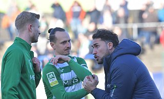 Trainer Julian Hesse lässt keine Diskussion über einzelne Spieler seines FC Gütersloh zu. - Jens Dünhölter