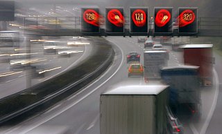Auf der Strecke waren - so wie hier - nur 120 km/h erlaubt. - Jochen Lübke / picture-alliance/ dpa