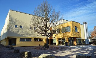 Im Familienbad Heepen ging es nicht sehr familientauglich zu. Die Polizei ermittelt gegen einen Angestellten des Bäderbetriebs. - NW