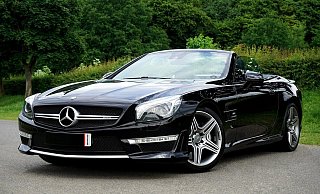 Ein 36-Jähriger ist mit einem Cabrio vor der Paderborner Polizei geflüchtet. - (Symbolbild) Pixabay/Mikes-Photography