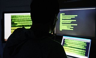 Der Bielefelder richtete im Darknet zwei Plattformen ein, die er zum illegalen Handel und Austausch nutzte. - dpa