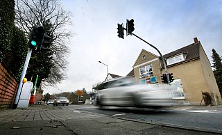 Hier müssen jeden Tag viele Kinder auf dem Weg zur Schule (und wieder nach Hause) queren. - Gerald Dunkel