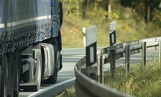 Das Fahrzeug war an der Jöllenbecker Straße abgestellt worden. Die Polizei sucht nun Zeugen. - Pixabay