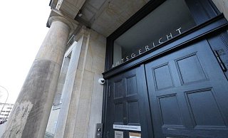 Es war eine eher ungewöhnliche Verhandlung vor dem Amtsgericht: Zwar erschien die Angeklagte zur Sitzung, stürmte aber kurze Zeit später wieder aus dem Saal. - Jost Wolf