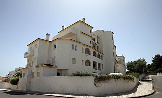 Ausdiesem Haus in Praia da Luz bei Lagos verschwand Madeleine McCann (Maddie) am 3. Mai 2007. - Steve Parsons