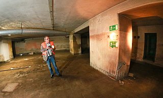 Viel Beton, Raum, Leere: Das waren schon 2014 die typischen Merkmale des alten Bunkers, als Ex-Bahnhofsmanager Martin Nowosad durch die Räume führte. - Andreas Zobe
