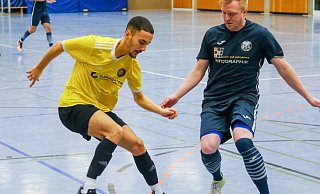 Im Top-Duell des Abends attackiert in dieser Szene Brakes Michael Zech (r.) den Wellensieker Yasin Allouch. - Andreas Zobe