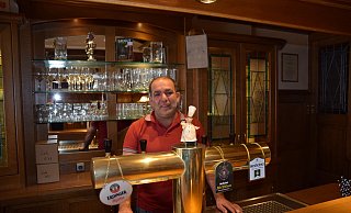 Casim Karakus ist der neue Pächter des ehemaligen Landgasthofs Schäfers in Holtheim. - Anja Ebner