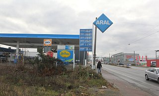 Die Aral-Tankstelle gegenüber vom Werre-Park ist am Abend des Zweiten Weihnachtstags überfallen worden. - Ulf Hanke