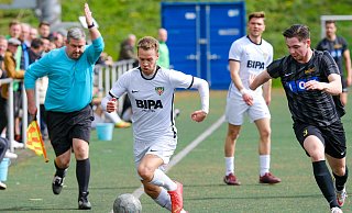 Mitja Schierbaum (l.) und der TuS Dornberg revanchierten sich gegen Kaunitz für das 0:9 im Hinspiel. - Andreas Zobe