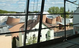 Blick auf das Marta-Museum vom Intercity-Hotel, das ursprünglich im Sommer 2020 eröffnet werden sollte. Jetzt sieht es so aus, dass sich der Start auf den Herbst verschiebt. - Peter Steinert