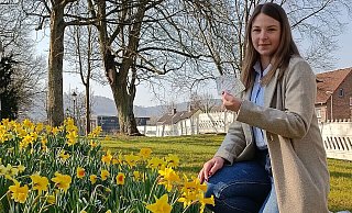 Dauerkarten für die Landesgartenschau sind ab Mittwoch online und in der Höxteraner Tourist-Info zu bekommen. „Ein tolles Geschenk zu Ostern oder zum Muttertag“, meint Marketing-Chefin Madita Albering. - LGS 2023 Höxter/Manuela Puls