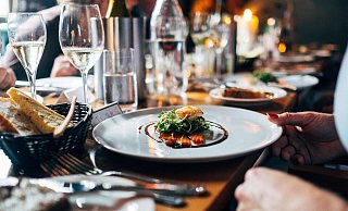 327 Sternerestaurants gibt es in Deutschland. Darunter auch einige in Ostwestfalen-Lippe. - Unsplash/ Jay Wennigton