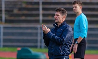 Fichtes Trainer Jan Kubovic coachte in Gütersloh nur eine Halbzeit. Dann saß er fest. - Andreas Zobe