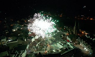 Wie 2023 in der Höxter City, feiern auch in diesem Jahr wieder zahlreiche Menschen den Jahreswechsel mit Böllern und Raketen. - Archiv: Thomas Kube
