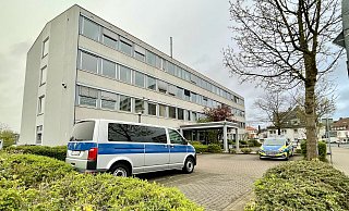 Ein anonymer Brief erreichte die Redaktion: Die baulichen Zustände in der Immobilie an der Elverdisser Straße 12, in der Polizei und Arbeitsgericht untergebracht sind, seien unzumutbar. - Natalie Gottwald