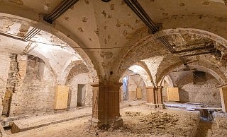 In dem größten Raum des historischen Ratskellers in Paderborn werden in Zukunft wieder Gäste essen und trinken. - Niklas Tüns