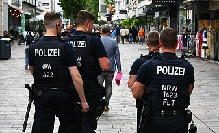 Sichtbare polizeiliche Präsenz und konsequentes Einschreiten in der Paderborner Innenstadt gehören laut Polizei zu einem Schwerpunkt im Sicherheitsprogramm der Behörde. - Polizei Paderborn