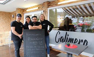 Möchten nicht nur als Eiscafé, sondern auch als Restaurant wahrgenommen werden: Leonardo Demirovski (v. l.), Sandy Möller, Alessio Pilia und Chefin Sandra Dupré vom "Calimero". - Claus Frickemeier