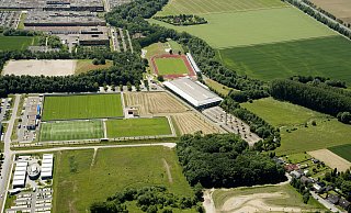 Die Baseball-Halle soll auf den Parkflächen neben der bestehenden Halle des Ahorn-Sportparks gebaut werden. - Gerd Vieler, Mallinckrodtstraße 29, 33098 Paderborn