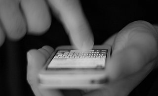Die Geschädigten erhalten in diesen Fällen eine SMS-Nachricht auf ihrem Mobiltelefon, die den Anschein erweckt, von der Sparkasse zu stammen. - Pixabay (Symbolbild)