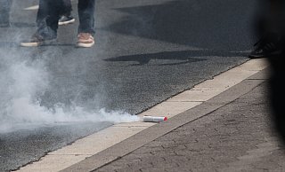 Ein Böller: Pyrotechnik ähnlich wie wie die auf dem Archivbild wurde an der Kreispolizeibehörde verwendet. - Jobst Lüdeking