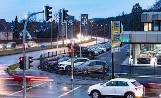 Ab der Buschkamp-Kreuzung Richtung Brackwede ist der Landesbetrieb Straßen NRW damit einverstanden, die Strecke von vier auf zwei Spuren zugunsten des Stadtbahnausbaus zu reduzieren, nicht aber auf dem Teilstück Richtung Sennestadt. - Mike-Dennis Mueller / www.mdm.photo