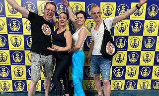 Jochen Carl (v. l.), Simone Carl, Daniela Fortmeier und Alfons Spieker bei der Tanzprobe der Sambaschule "Paraiso do Tuiuti" in Rio de Janeiro. - Anna-Lena Hinder