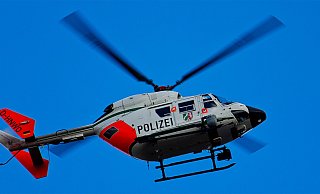 Auch ein Hubschrauber suchte nach möglichen Verletzten. - (Symbolbild): Pixabay
