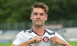 Nick Flock wechselte vor der Serie vom FC Gütersloh ins Holzhofstadion zu Victoria Clarholz. Damit spielt die Offensivkraft fortan für einen direkten Konkurrenten der Gütersloher. - Jens Dünhölter