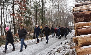 Eine Wanderung durch die möglichen Nationalparkflächen unter fachkundiger Leitung von Revierförster Oliver Sielhorst gehört zum Informationsnachmittag. - Junge Union