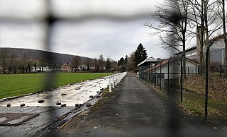 „Wir würden gern in diesem Sommer bauen“, sagt Claudia Koch über das Kunstrasen-Großprojekt am Sportplatz Albaxen. - Simone Flörke