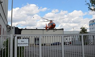 Zwei Verletzte sind mit einem Rettungshubschrauber in umliegende Kliniken geflogen worden. - Sebastian Radermacher