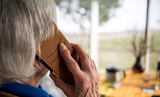 Opfer von Schockanrufern sollten sich nicht unter Druck setzen lassen, rät die Polizei. Foto: Sebastian Gollnow/dpa - Sebastian Gollnow