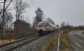 Die Grünen wollen, dass in Oberbehme künftig wieder ein Bahn-Halt eingeplant wird. Zuletzt wurde der Bahnhof (links) im Jahr 1980 genutzt. - Florian Weyand