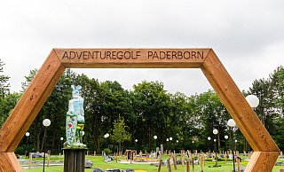 Die Arbeiten für die neue Minigolfanlage an den Fischteichen Paderborn liegen in den letzten Zügen. Bald kann hier neben Minigolf auch das etwas anspruchsvollere Adventuregolf gespielt werden. - Lena Henning