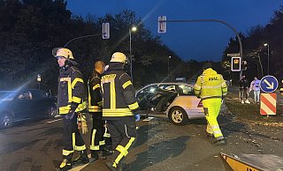 Feuerwehr und ADAC waren zugleich vor Ort an der Unfallstelle. - Paul Brinkmann