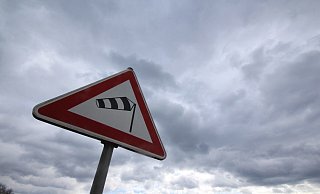 Im Kreis Herford und im Kreis Minden-Lübbecke muss am Donnerstag mit starkem Wind gerechnet werden. - Symbolbild: David Schellenberg