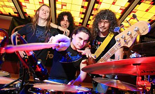 Es wird rockig auf der Bühne in der Stummrigen Straße: Am Freitagabend spielen "Four Roses" aus Leipzig. - JKR