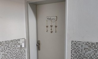 Augenzeugen zufolge musste die Polizei die Wohnungstür aufbrechen, um die Messerstecherin festnehmen zu können. - Claus Frickemeier