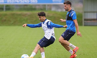 Mika Baur (l.) könnte gegen Hannover seinen ersten Zweitliga-Einsatz verbuchen. Teamkollege Marcel Hoffmeier (r.) kehrt in den 20er-Kader zurück. - Oliver Krato