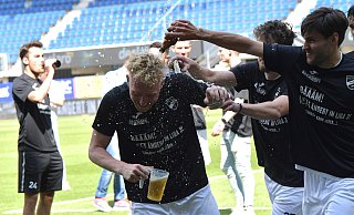 Ende einer turbulenten Saison 2021/2022. Mit einem 1:1 gegen den MSV Duisburg sichert sich Drittligist SC Verl am letzten Spieltag den Klassenerhalt. - Jens Dünhölter