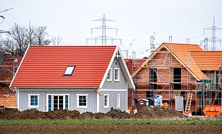 Bundesfinanzminister Christian Lindner (FDP) appelliert an die Länder, die Grunderwerbsteuer für Immobilienkäufer bei selbst genutztem Wohneigentum zu senken oder ganz zu streichen. - dpa