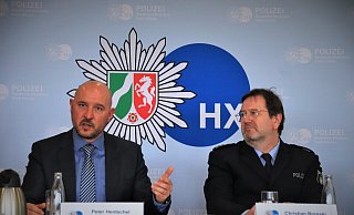 Der Leiter der Direktion Kriminalität, Peter Hentschel, und Polizeidirektor Christian Brenski stellen den Kriminalitätsbericht vor. - David Schellenberg