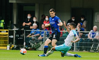 SCP-Kapitän Ron Schallenberg (l.), hier gegen Schalke, will aus den letzten sieben Spielen das Optimum herausholen. - Besim Mazhiqi