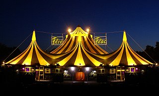 Vorfreude: Auch in diesem Jahr gastiert der für seine spektakuläre Show bekannte Zirkus Flic Flac wieder an der Bielefelder Radrennbahn. Der Vorverkuf hat begonnen. - PR