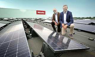Christoph Wendker (vorn, Firmenverantwortlicher für Nachhaltigkeit) und Lars-Peter Dierke, Leiter des globalen Baumanagements. - Andreas Frücht