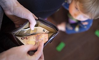 Geld für die Kindersicherung ist da. Und da, wo es nicht da ist, könnte es beschafft werden, meint unser Autor. - imago images/photothek
