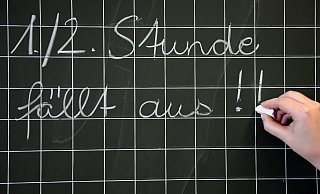 In Niedersachsen grassiert der Lehrermangel, pensionierte Lehrkräfte werden aogar aus dem Ruhestand geholt. Wie sieht es aber an den Schulen im Kreis Höxter aus? - Caroline Seidel/dpa