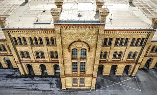 Die Alte Weberei war nach ihrer Schließung in den 70er Jahren in einen Supermarkt umgebaut worden. Seit zwei Jahren steht das Gebäude leer. - Eike J. Horstmann
